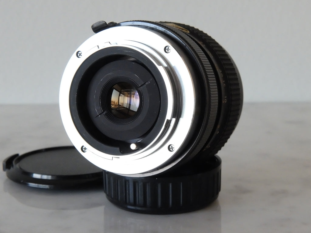 Kamero Auto 35mm f/2.8 w/ Case, Front & Rear Caps, MD-Mount